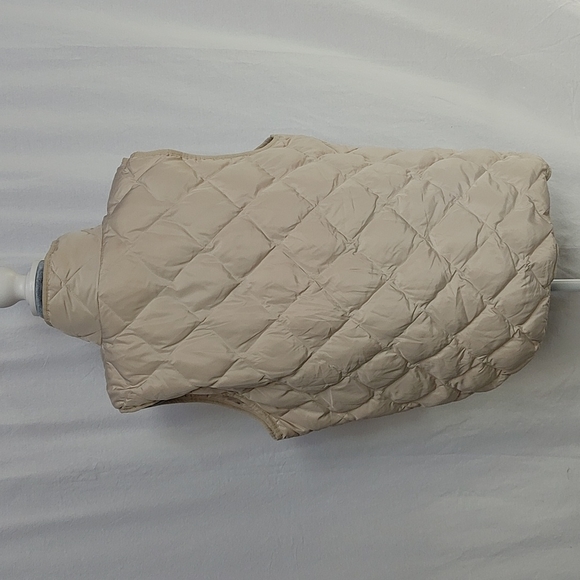 Woolrich Quilted Down Vest - Picture 2 of 10